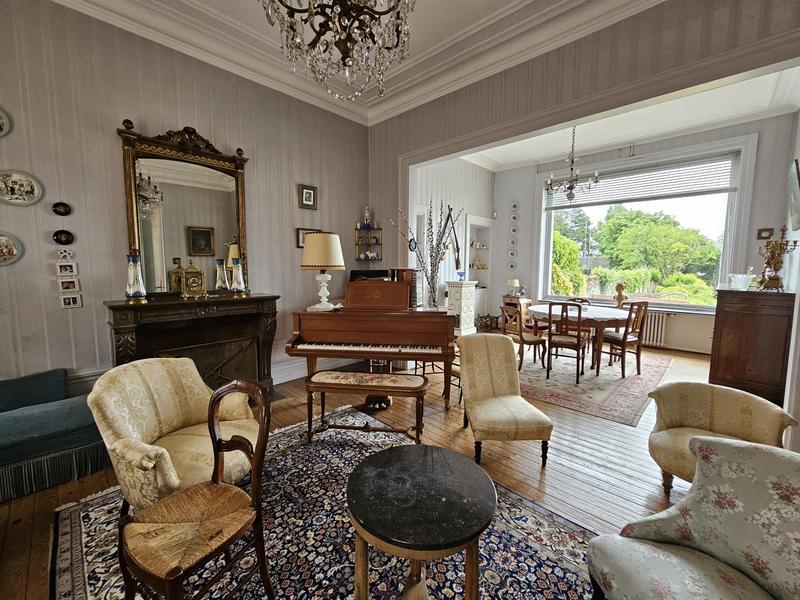 Maison - 209 m² - 8 pièces