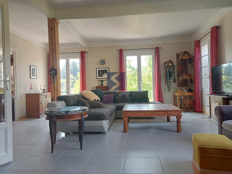Maison - 210 m² - 9 pièces