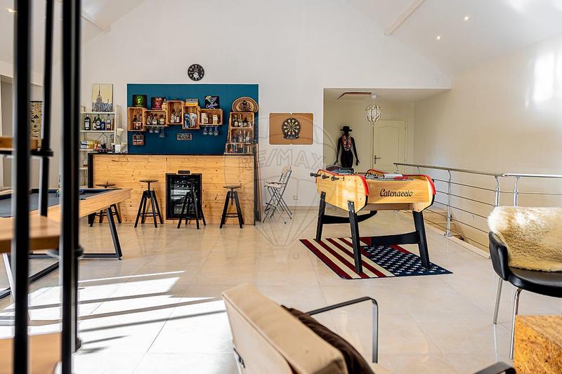 Maison - 282 m² - 8 pièces