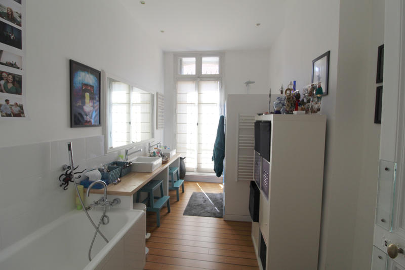 Maison - 248 m² - 9 pièces