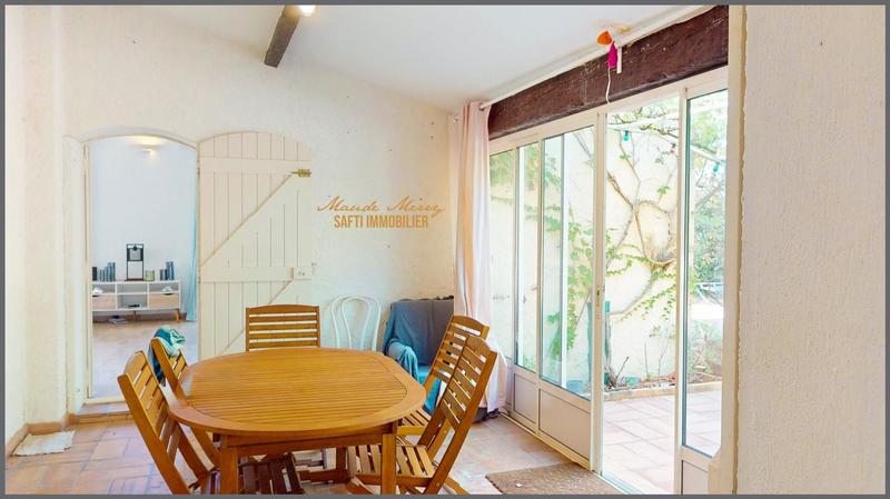 Maison - 212 m² - 7 pièces