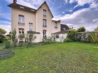 Maison - 165 m² - 9 pièces