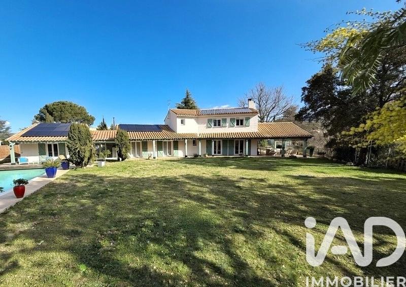 Maison - 237 m² - 6 pièces