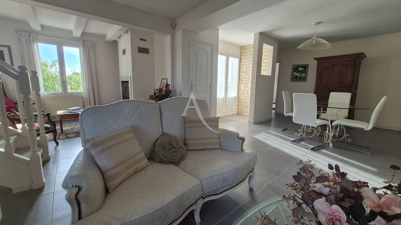 Maison - 247 m² - 8 pièces