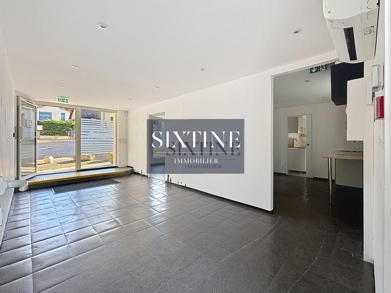 Local commercial - 70 m² - 2 pièces