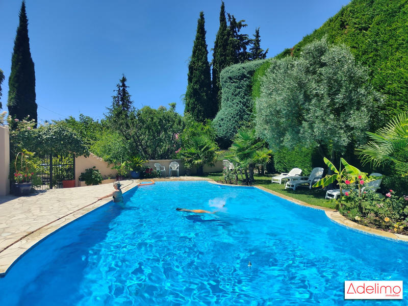 Villa - 266 m² - 8 pièces