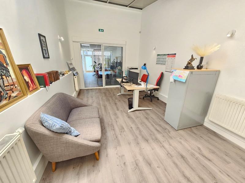 Local commercial - 110 m² - 3 pièces