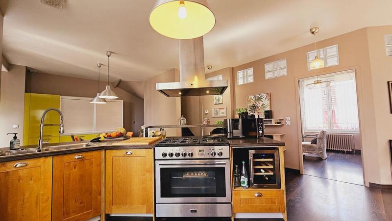 Maison - 140 m² - 5 pièces