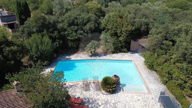 Maison - 220 m² - 8 pièces