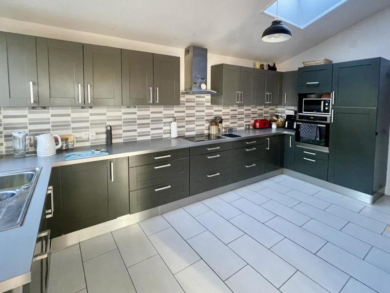 Maison - 185 m² - 8 pièces