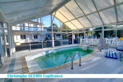 Maison - 250 m² - 8 pièces