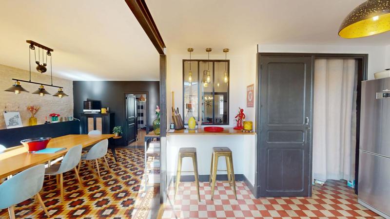 Demeure - 210 m² - 5 pièces