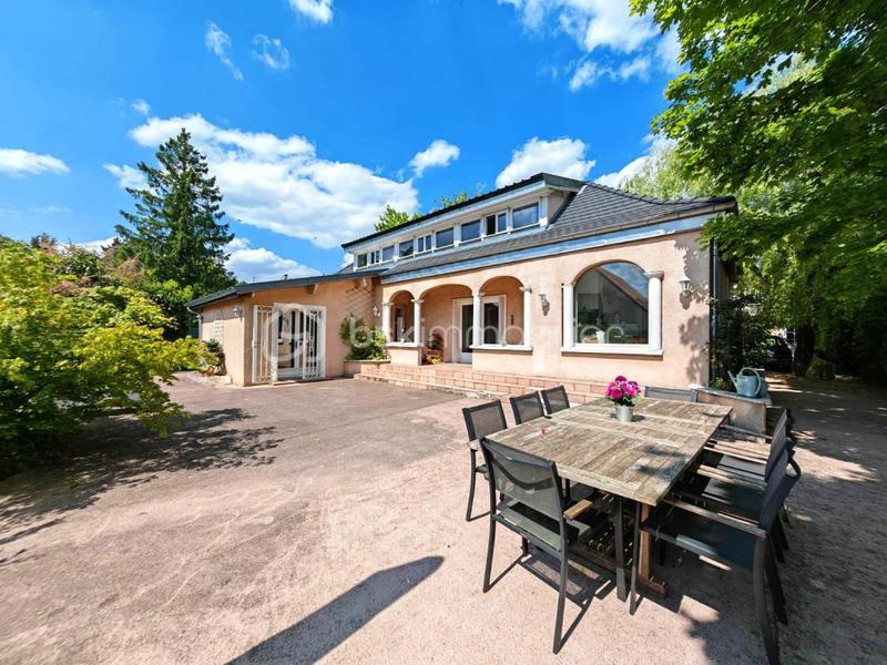 Maison traditionnelle - 139 m² - 5 pièces