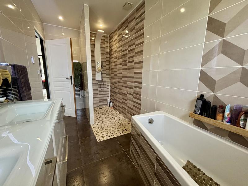 Maison contemporaine - 136 m² - 6 pièces