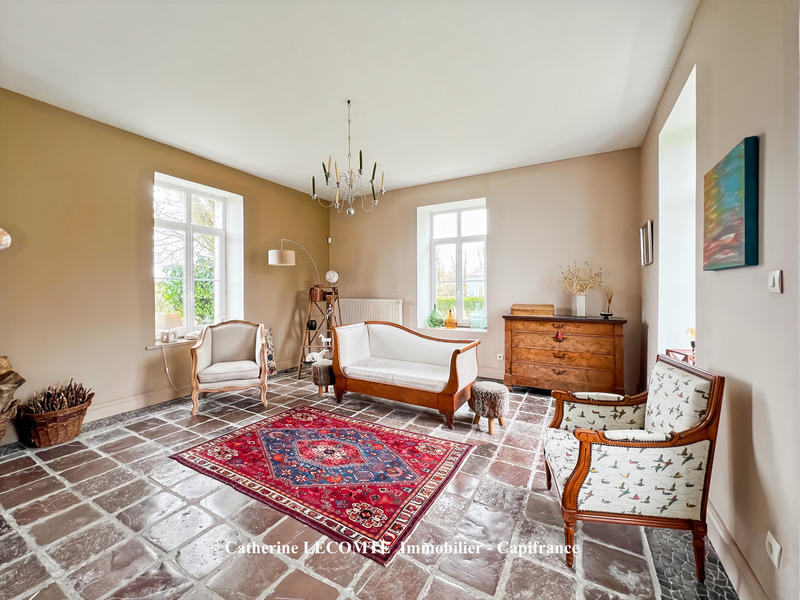 Maison - 285 m² - 10 pièces