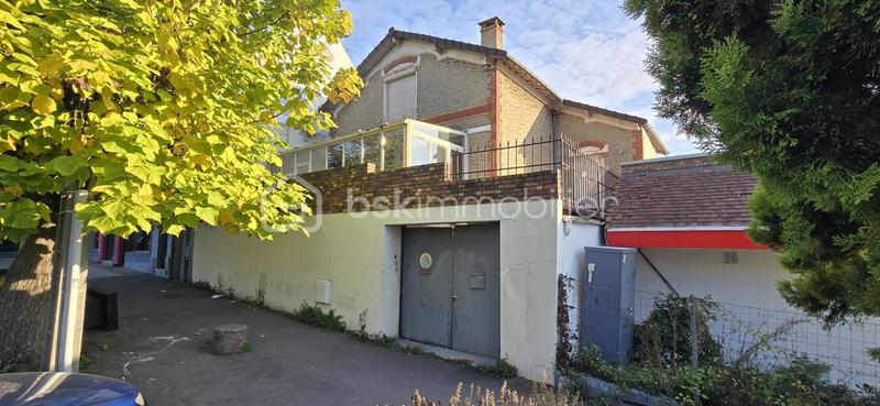 Maison ancienne - 384 m² - 7 pièces