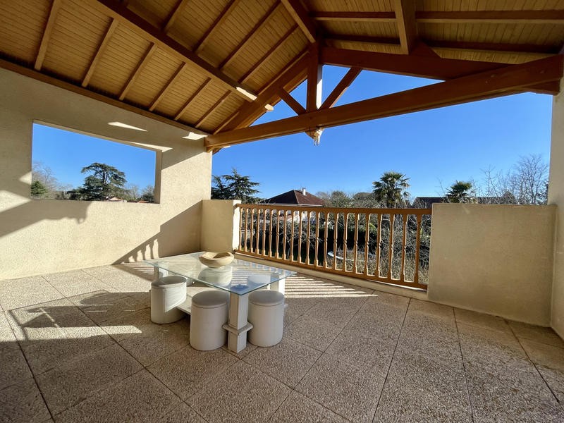 Maison - 230 m² - 6 pièces