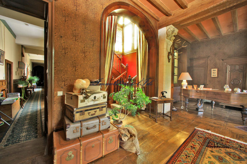 Maison - 792 m² - 14 pièces