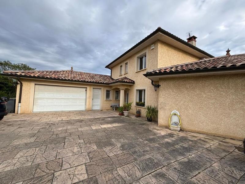 Maison - 206 m² - 7 pièces
