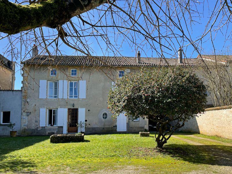 Maison - 207 m² - 8 pièces