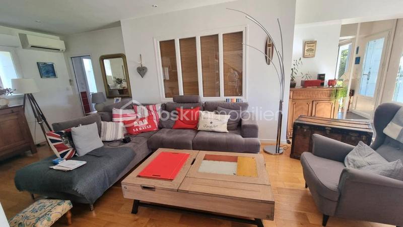 Maison traditionnelle - 180 m² - 5 pièces