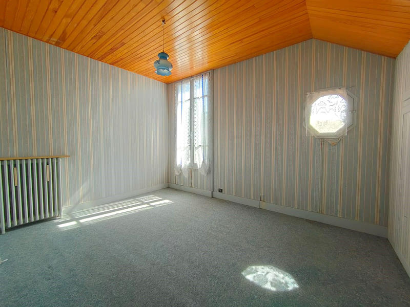 Maison - 94 m² - 7 pièces