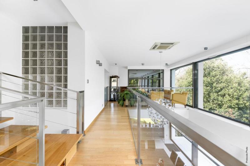 Maison - 402 m² - 9 pièces