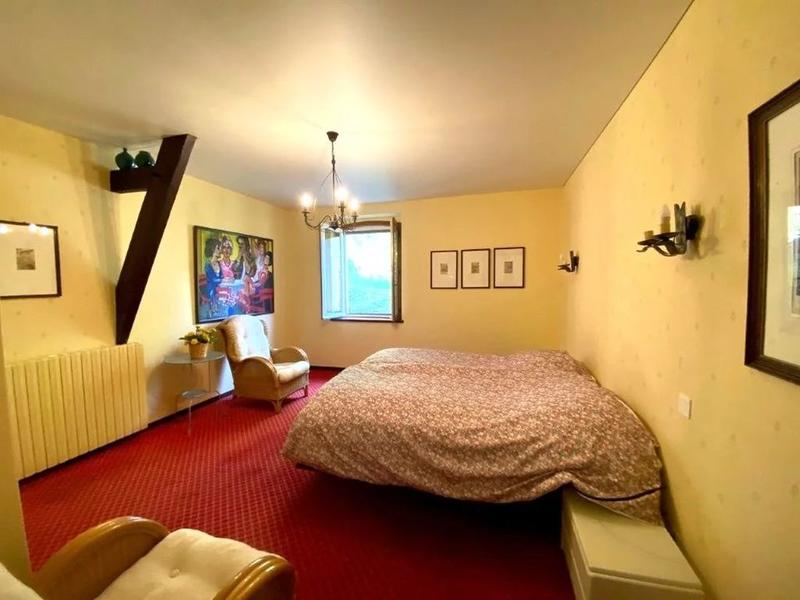 Propriété - 225 m² - 9 pièces