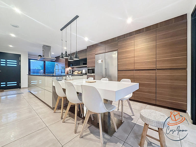 Maison - 170 m² - 6 pièces