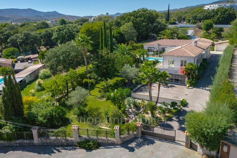 Villa - 300 m² - 9 pièces