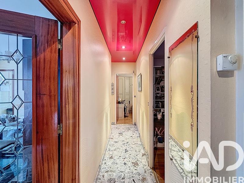 Maison - 239 m² - 9 pièces