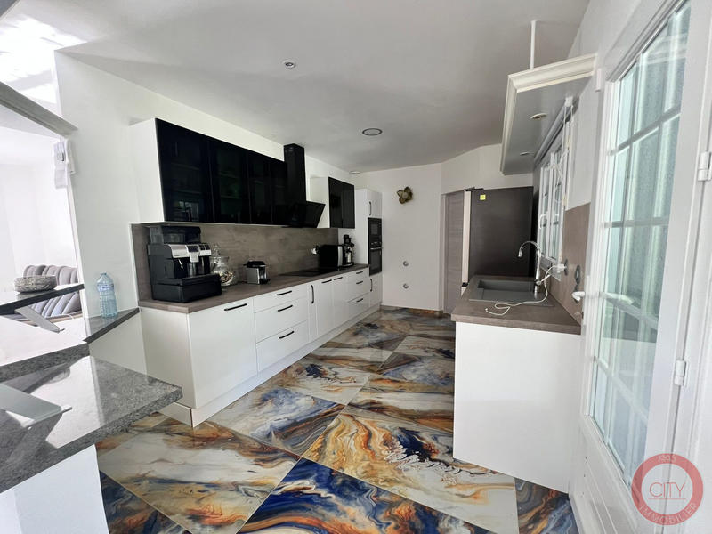 Maison - 177 m² - 6 pièces