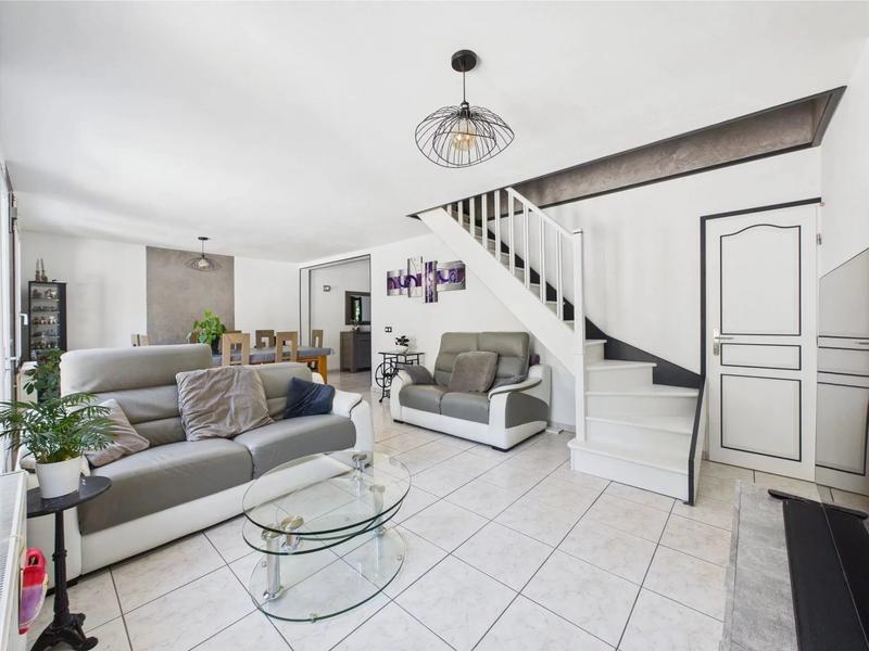 Maison - 95 m² - 5 pièces