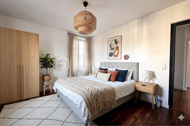 Maison - 260 m² - 9 pièces