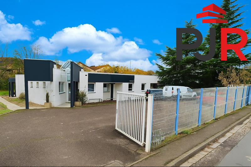 Local d'activités - 302 m²