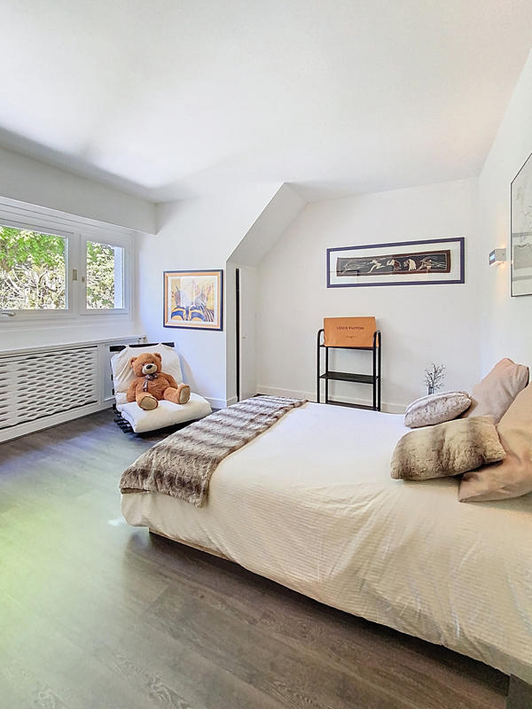 Maison - 345 m² - 15 pièces