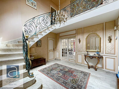 Maison - 290 m² - 10 pièces