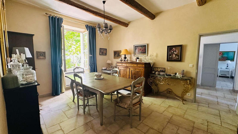 Maison - 300 m² - 9 pièces