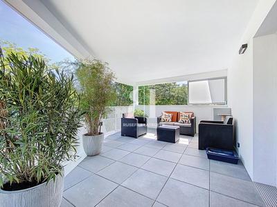 Appartement - 90 m² - 4 pièces