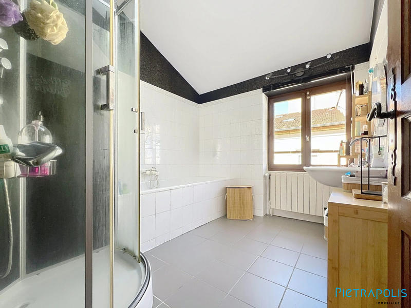 Appartement - 125 m² - 4 pièces