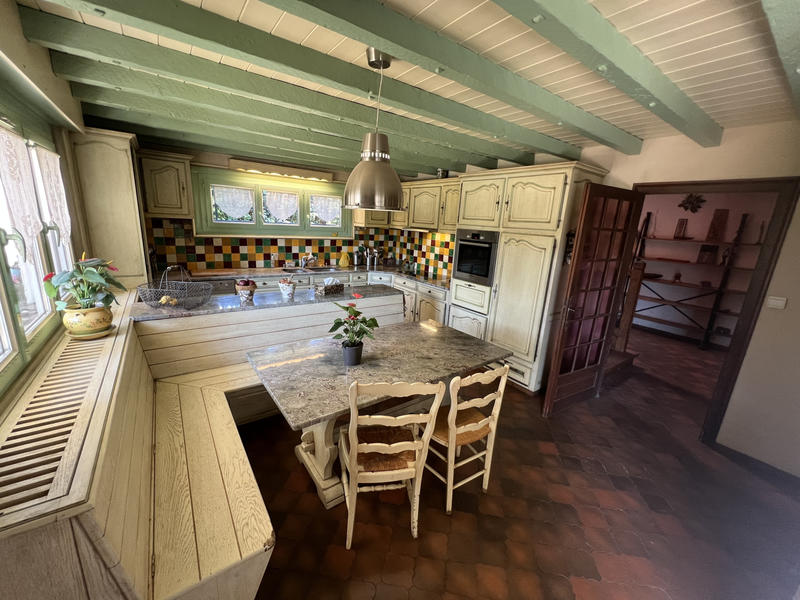 Maison - 237 m² - 8 pièces