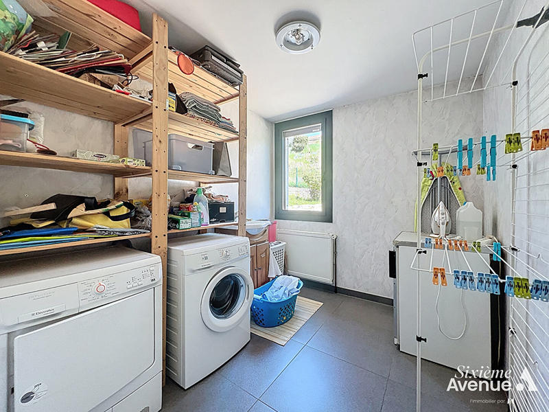 Maison - 179 m² - 10 pièces