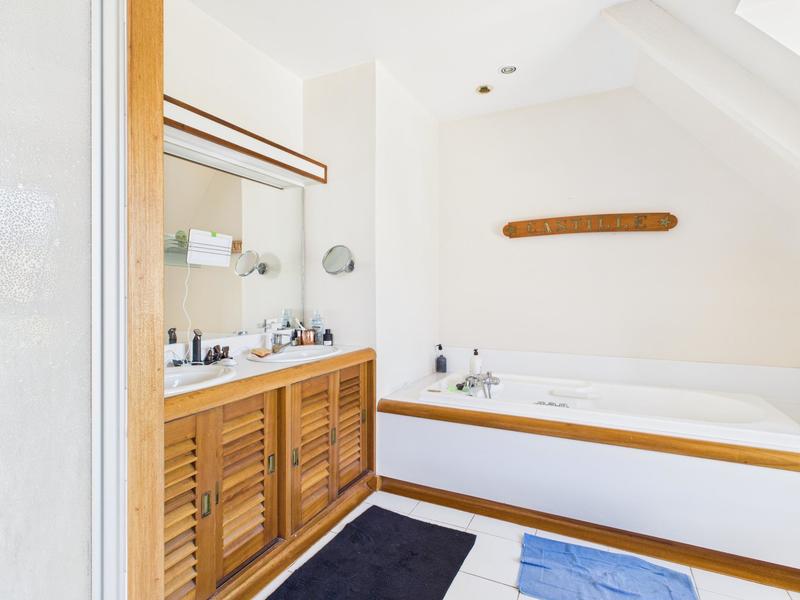 Villa - 203 m² - 6 pièces