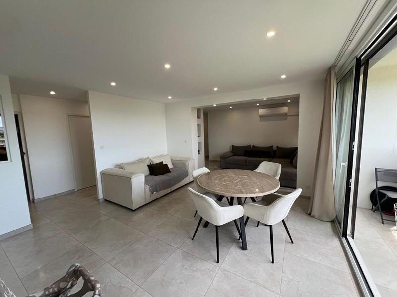 Appartement - 92 m² - 5 pièces