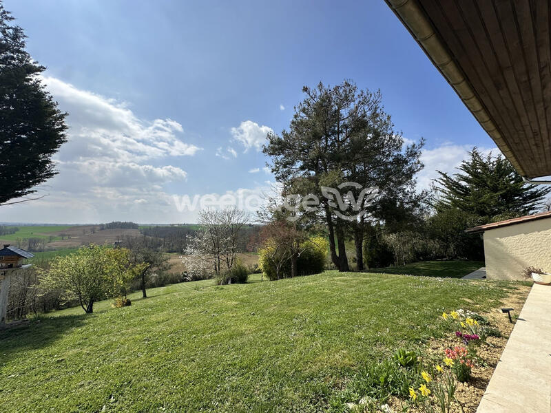 Maison - 227 m² - 7 pièces