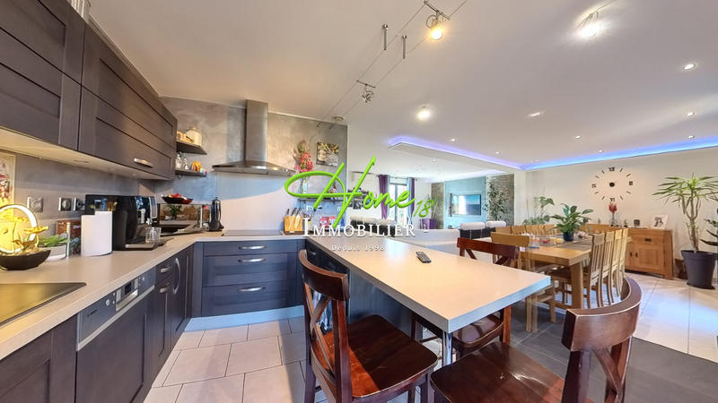 Maison - 98 m² - 5 pièces