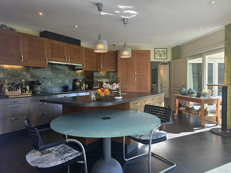 Maison contemporaine - 305 m² - 9 pièces