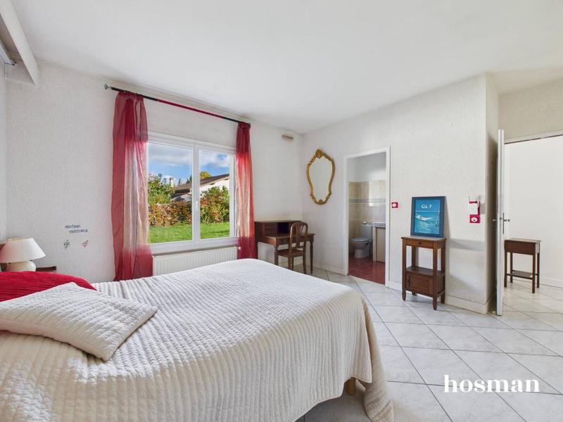 Maison - 210 m² - 5 pièces