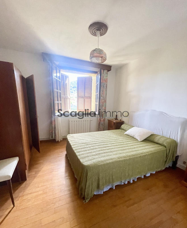 Maison - 220 m² - 7 pièces