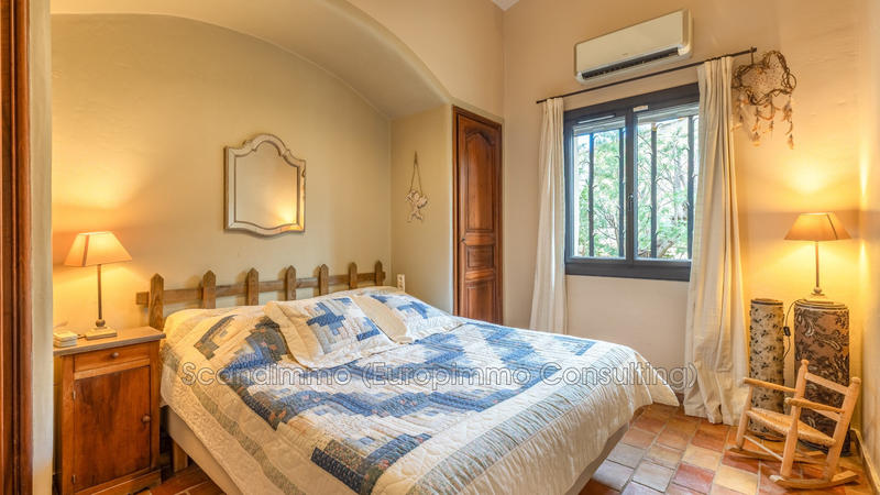 Maison - 180 m² - 5 pièces